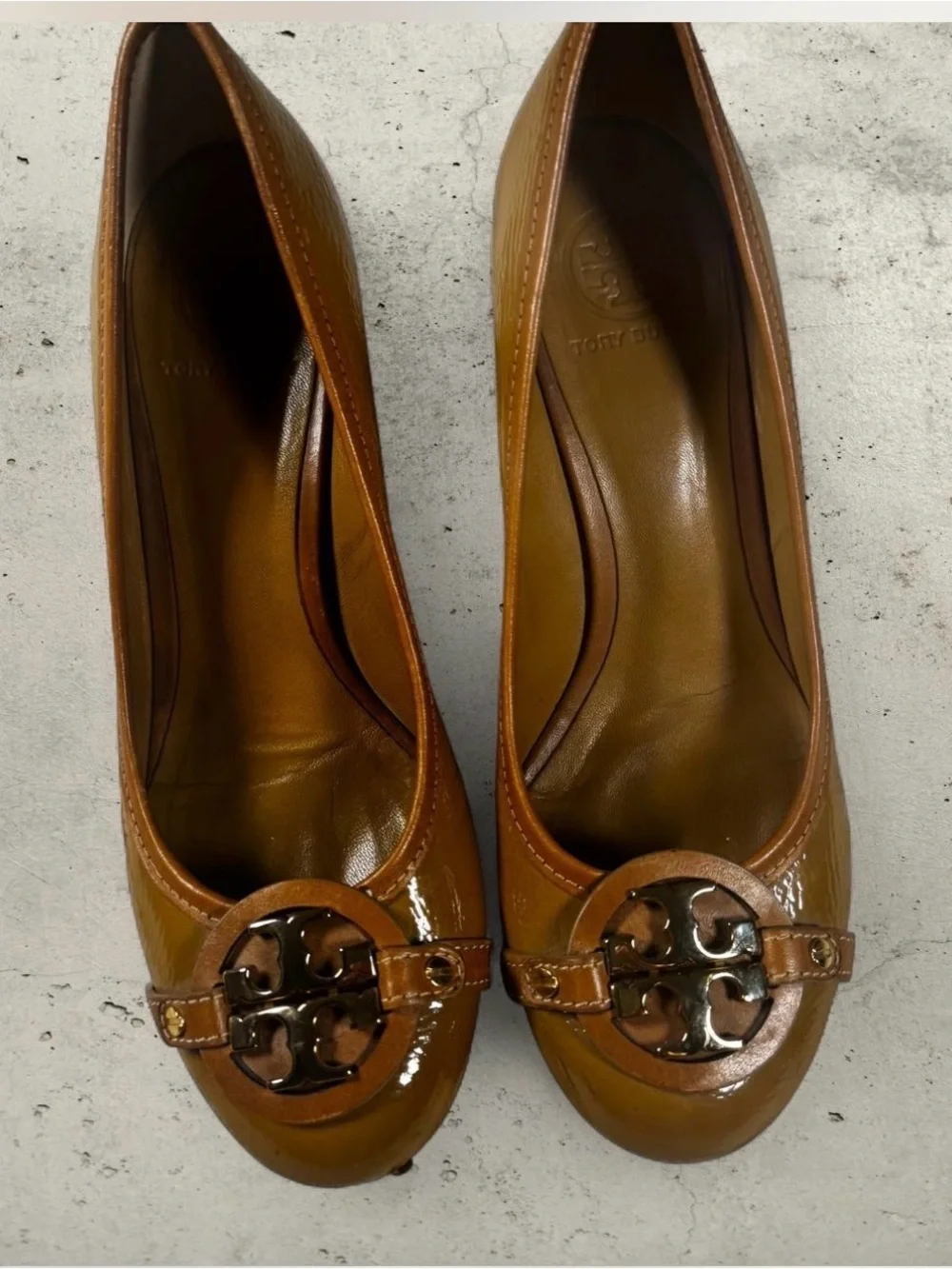 Tory Burch Tan Patent Leather Round-Toe Block Heel Pumps